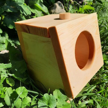 Hippity Hop Pet Shop Mini Hay Feeder for Rabbits & Guinea Pigs